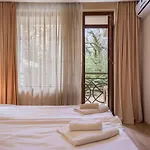 Golden Sands Rentals Apartments Апартаменты *