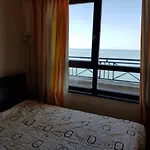 Golden Sands Rentals Apartments Apartmán *