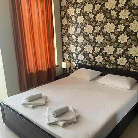 Golden Sands Rentals Apartments 아파트 *